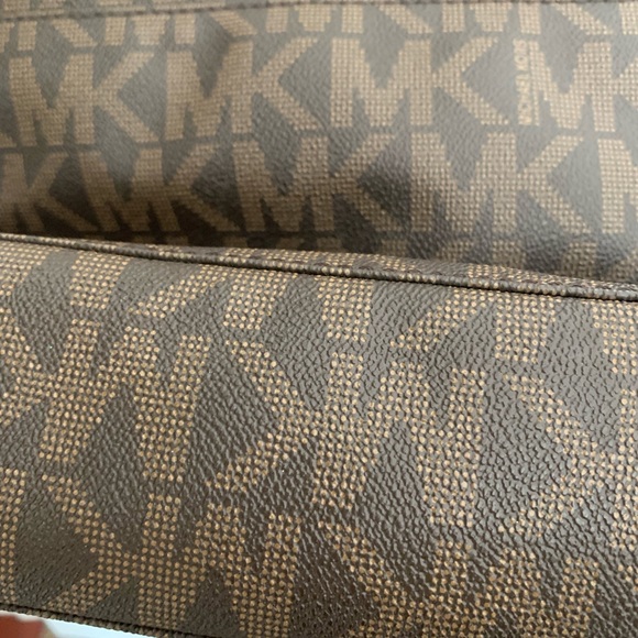 Michael Kors monogrammed crossbody bag - Picture 9 of 13